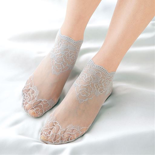 グレー <br>涼しげでムレにくい