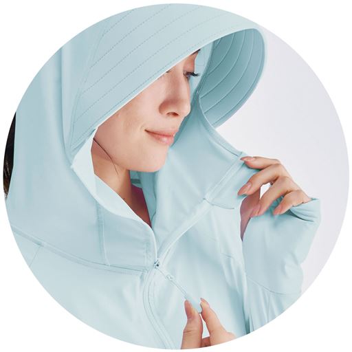 ひも付きのジッパーで上げ下げしやすい