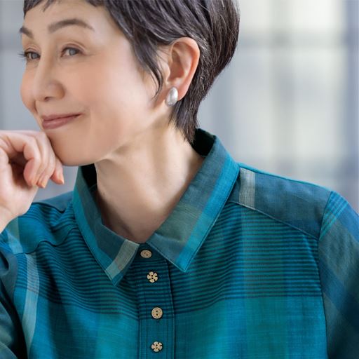 綿100% チェック柄多ボタンブラウス