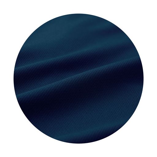 薄めの生地でサラッと快適。汗をかいても肌に張り付きにくい。