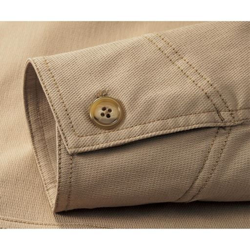 袖口めくれるカフス仕様