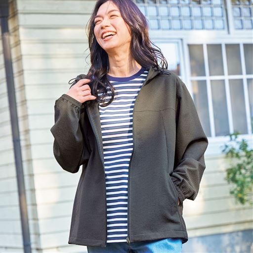 チャコールグレー コーディネート例