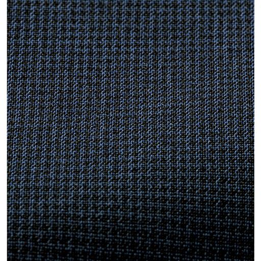 ネイビー 一見無地見えする細かい千鳥格子柄