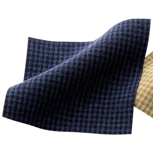 ネイビーブルー 無地に見えて実はおしゃれなミニチェック。