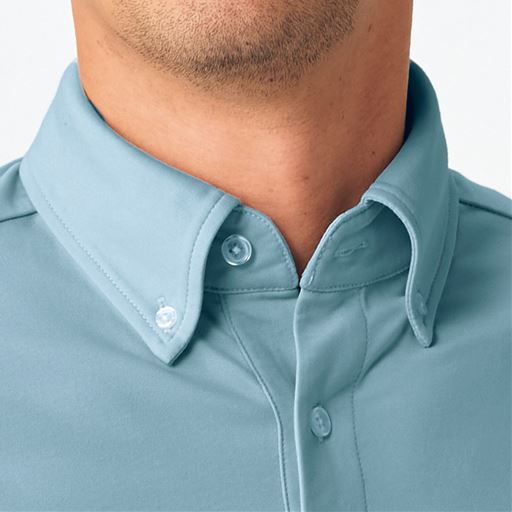 首もとが崩れにくい台衿設計