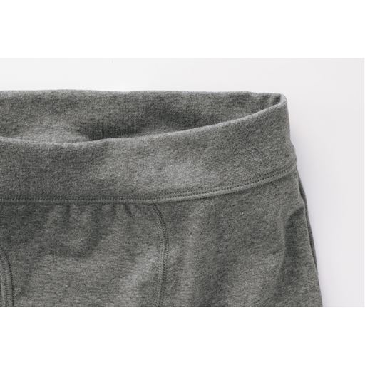 ウエスト仕様がノンストレスリング(天スパン)で、しなやかに伸縮する素材を使用しているため、お腹まわりの圧迫感を軽減します。