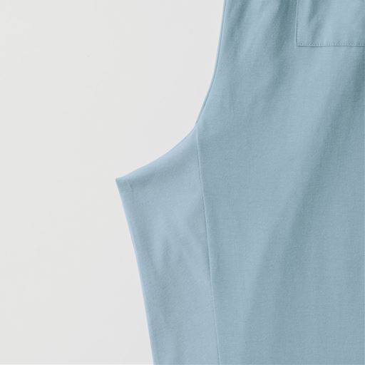 パンツの接ぎ位置もずらし、太ももまわりにゆとりを持たせて、ラクに脚が動かせます。