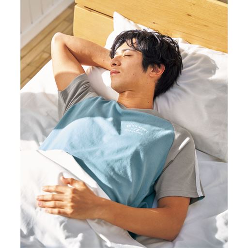 スモークブルー コーディネート例