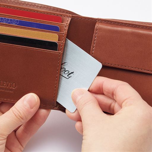 カード入れ裏の隠しポケットで大事な一枚も守れて安心