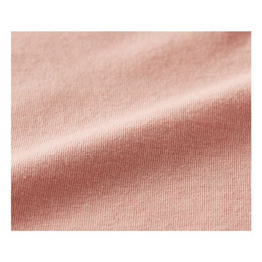 伸びの良い綿混(綿95%・ポリウレタン5%)素材で、やさしい着心地。