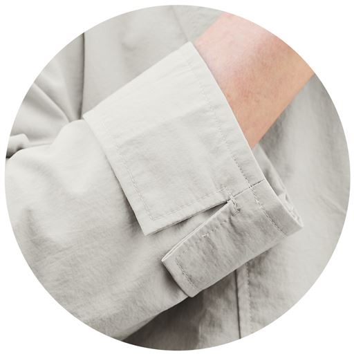 袖口はスリット入りで折り返してもOK!