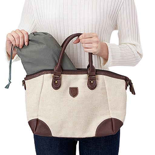 ワッシャー素材なので、柔らかなシワ感があり持ち運びにも便利。