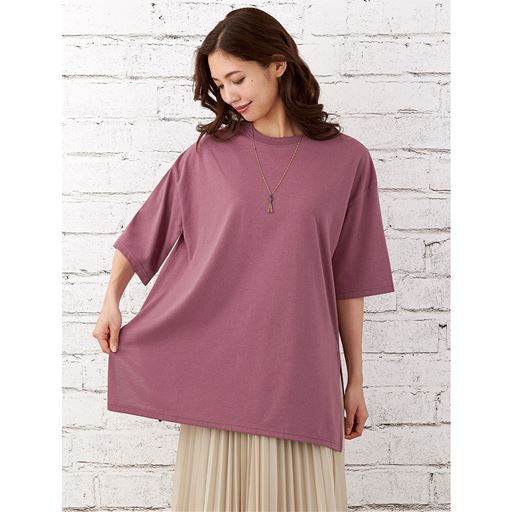 A(プラム)<br>ゆったりたっぷりのTシャツが・・・ すっきりスマートなシルエットに!