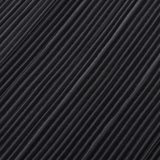 ブラック<br><br>ランダムに入ったプリーツが高見えします。