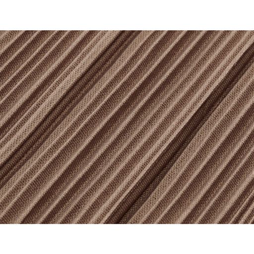 モカ<br><br>ランダムに入ったプリーツが高見えします。