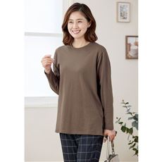 ベーシックな長袖Tシャツ