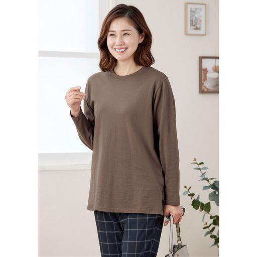 ベーシックな長袖Tシャツ
