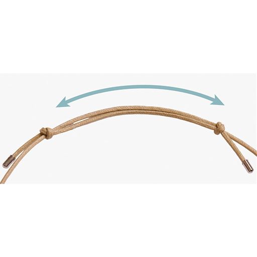 左右の紐をひっぱると長さ調節が可能です。