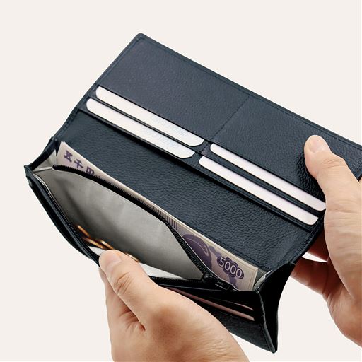 厚み約1.5cmとスリムながらも、収納たっぷり<br>※イメージ