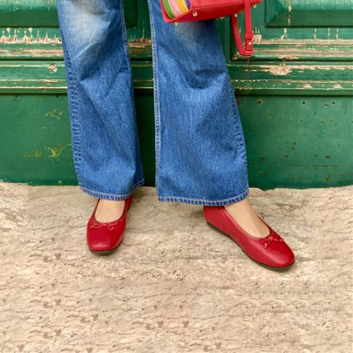 レッド<br>デニムでカジュアルにも!