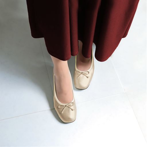 シャンパンゴールド<br>スカート合わせも◎