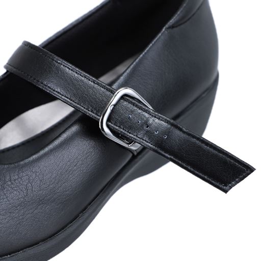 5つの穴でフィット感の調節も可能です。