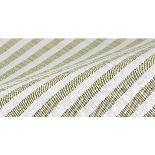 ハリ感がありきれいめに着られる綿混素材。