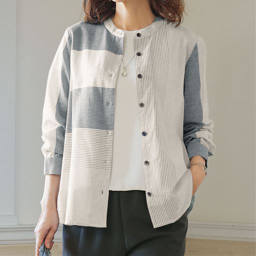 前を開けて、羽織りとしても。<br>※インナー・アクセサリーは商品に含まれません。