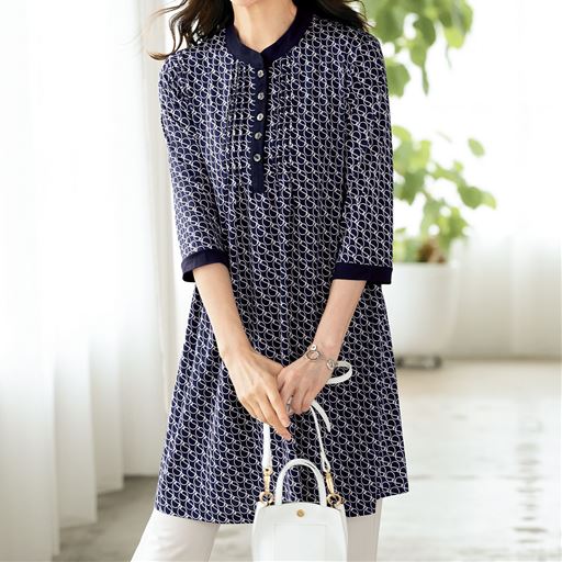 ネイビー系<br>※バッグ・アクセサリーは商品に含まれません。