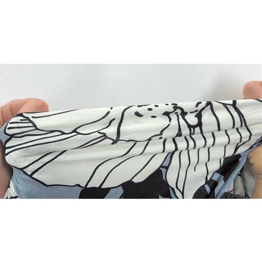 プルオーバー<br>ストレッチ性があり、着心地のよいやや薄手の素材。