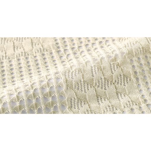 シャリ感があり暑い時期に心地良いニット。