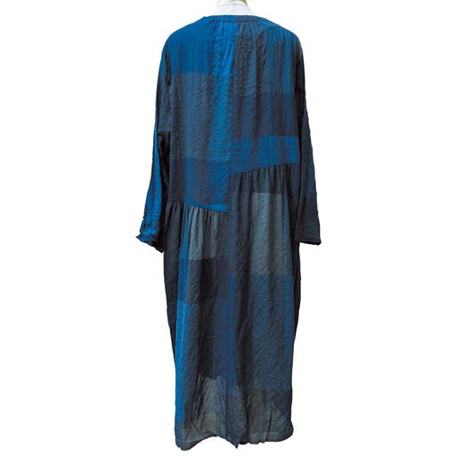 ネイビー系 <br>バックスタイル