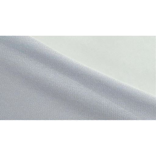 身頃のベースは動きやすいストレッチカットソーを使用。ボーダー状に切り替えたグログランテープやメッシュの異なる質感が着こなしを新鮮に見せてくれます。