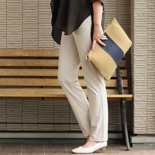 ライトベージュ