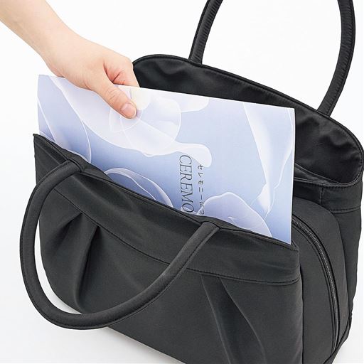 A4サイズの書類が折らずに収納できます。