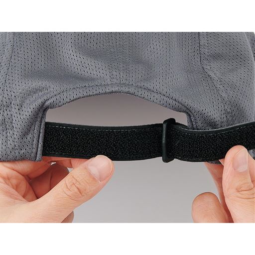 面ファスナーでサイズ調節できます。