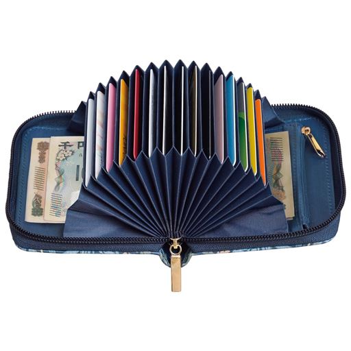 ガバッ!と開く 両サイドのオープンポケットは貫通しており、お札も折らずに入ります<br>※イメージ