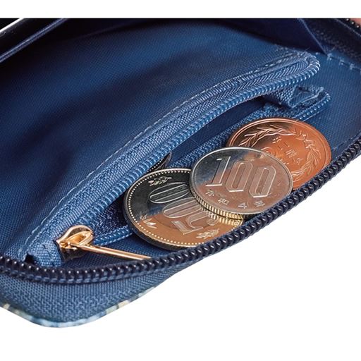 コイン収納に便利なファスナー付きポケット<br>※イメージ