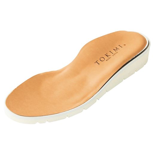 足に優しいインソール 土踏まずにフィットするクッション 衝撃吸収層 横アーチを支え歩行をサポート 靴の中で足が滑りにくい素材を使用し、足先からかかとまで、しっかりとフィットしながら足裏全体をサポート。