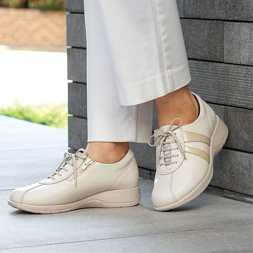 オフホワイト<br>※着用イメージ