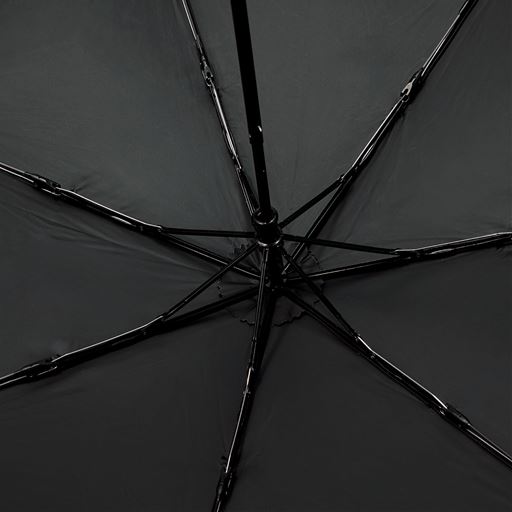 丈夫で細く風に強いカーボンファイバー製の骨を使用。