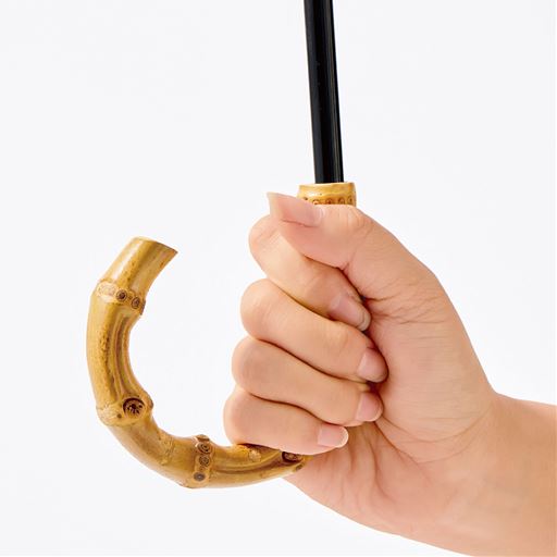 持ち手はなじみのよいバンブー製。