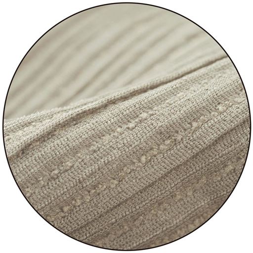 凹凸のある生地でサラリ。