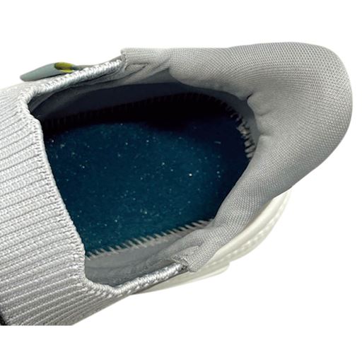 足裏への衝撃を緩和 カップインソールの下に高反発ウレタンを重ねたWクッション構造