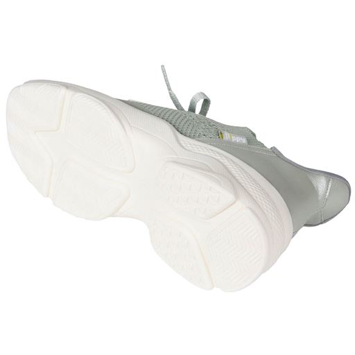 長時間はいてもラク 弾力性のある軽量設計のソールが軽快な歩き心地をサポート