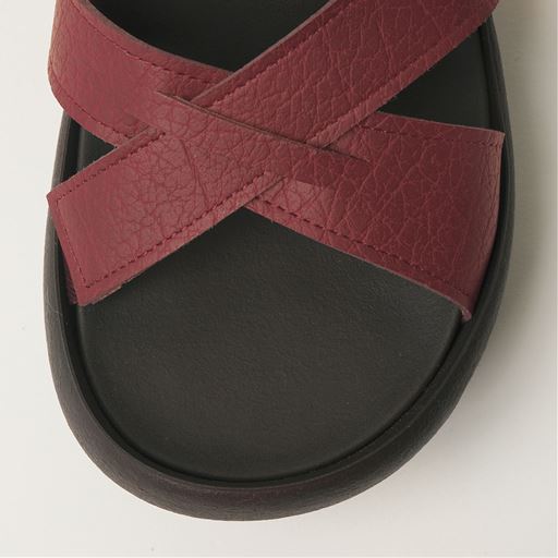 「ラウンドトゥ」で足先ゆったり ※使用している商品はHK-1888です