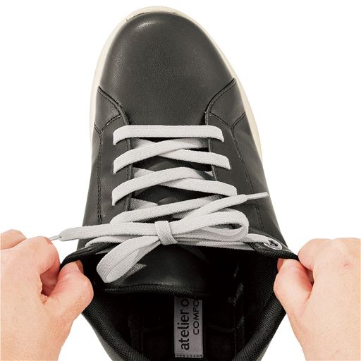 脱ぎはきスムーズ&足にフィットするゴムひも仕様