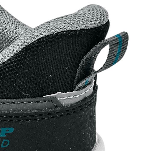 かかとに反射材付きで、暗所や夜間の視認性がアップ