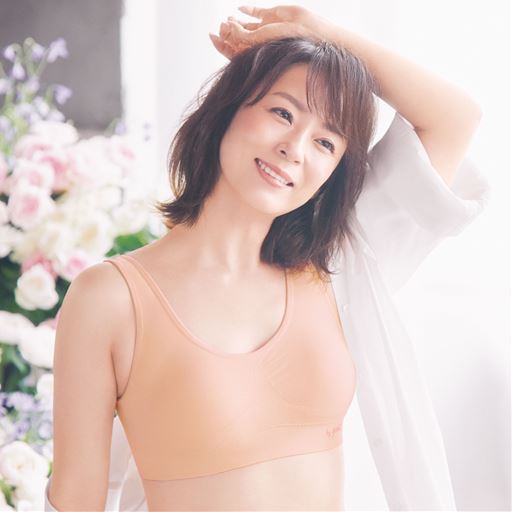 イメージモデル 佐藤仁美さん<br>通気性がよくサラッと快適!