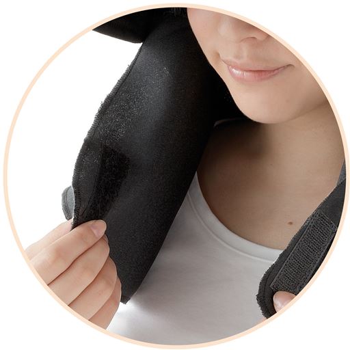 首元の開いた服でもワンタッチテープで前を閉じればしっかりガード!